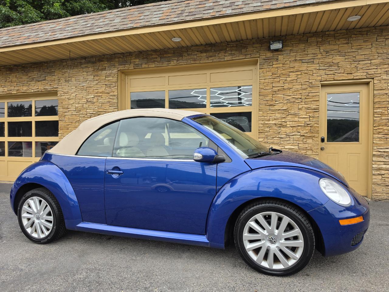 Volkswagen New Beetle S Convertible 2008