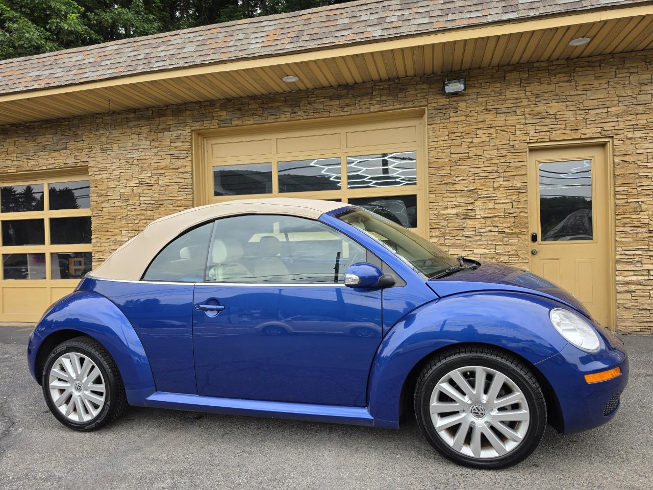 Volkswagen New Beetle S Convertible 2008