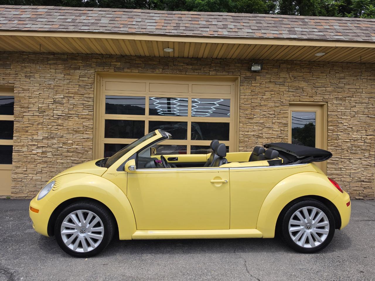 Volkswagen New Beetle SE Convertible 2008