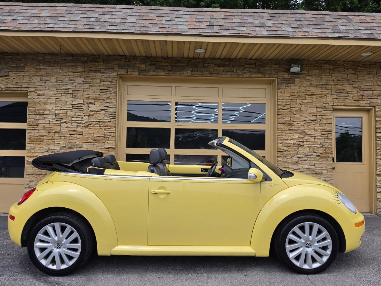 Volkswagen New Beetle SE Convertible 2008