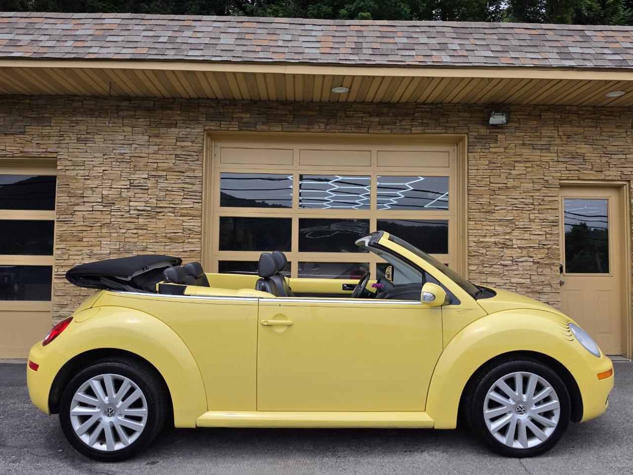 Volkswagen New Beetle SE Convertible 2008