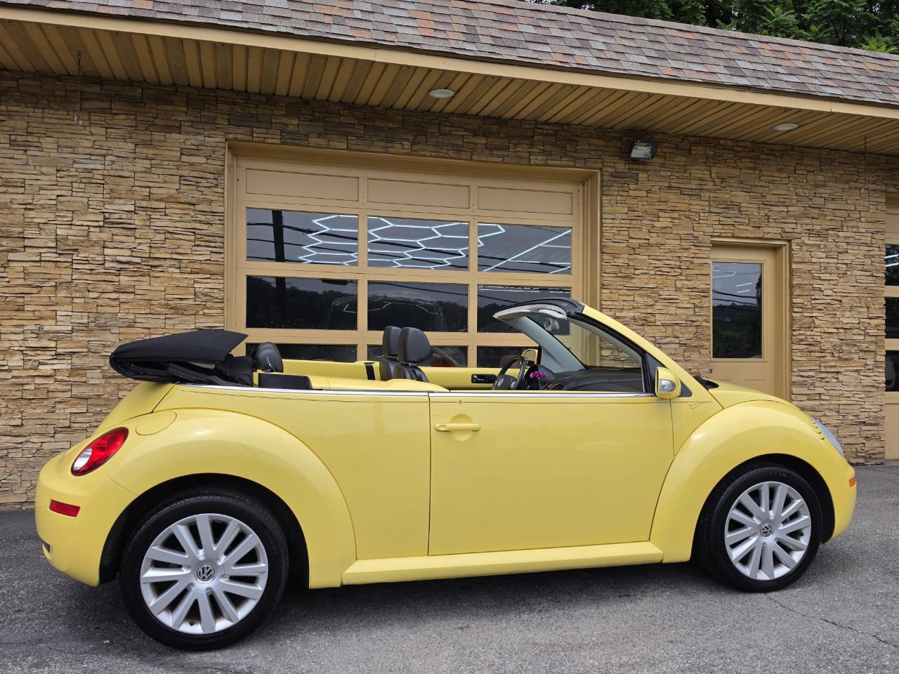 Volkswagen New Beetle SE Convertible 2008