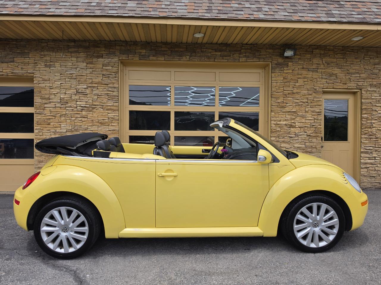 Volkswagen New Beetle SE Convertible 2008