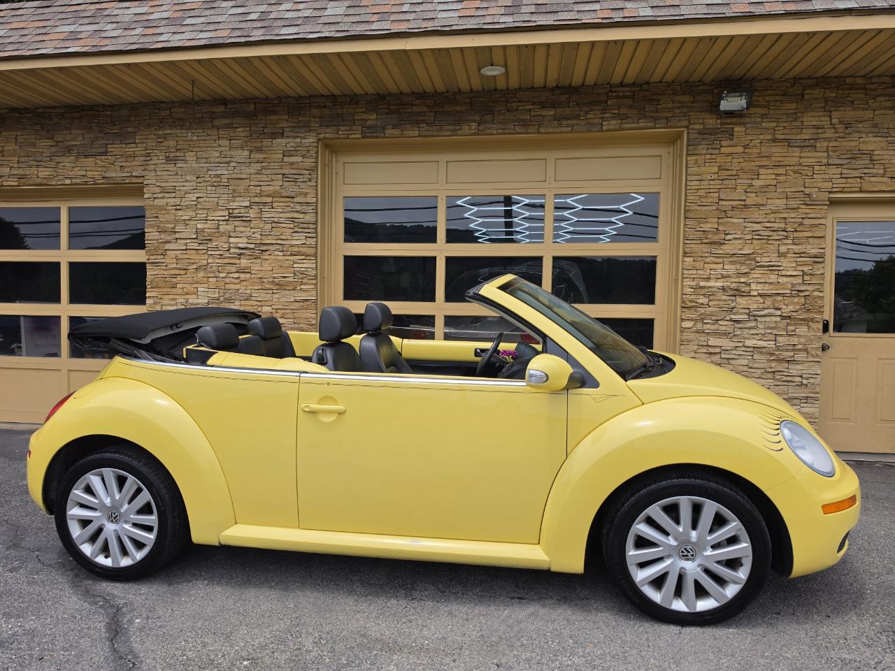 Volkswagen New Beetle SE Convertible 2008