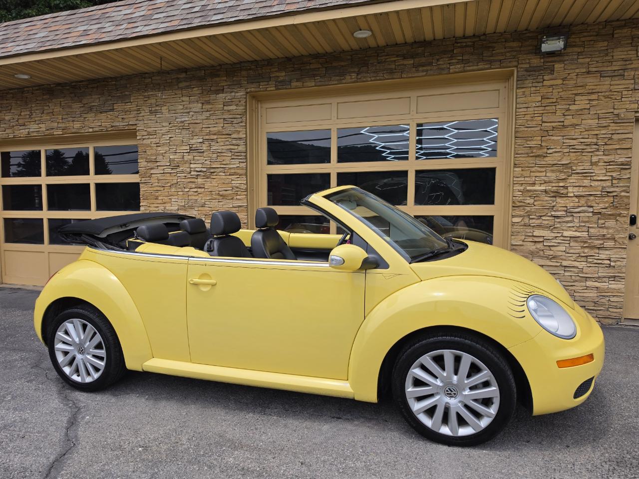 Volkswagen New Beetle SE Convertible 2008