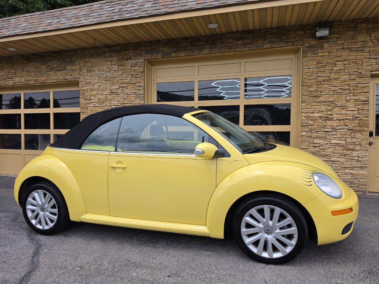 Volkswagen New Beetle SE Convertible 2008