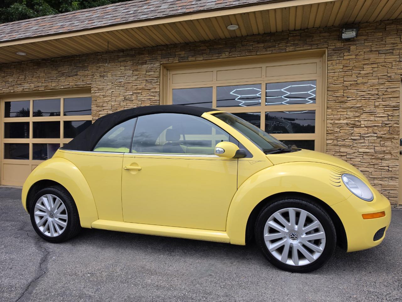 Volkswagen New Beetle SE Convertible 2008