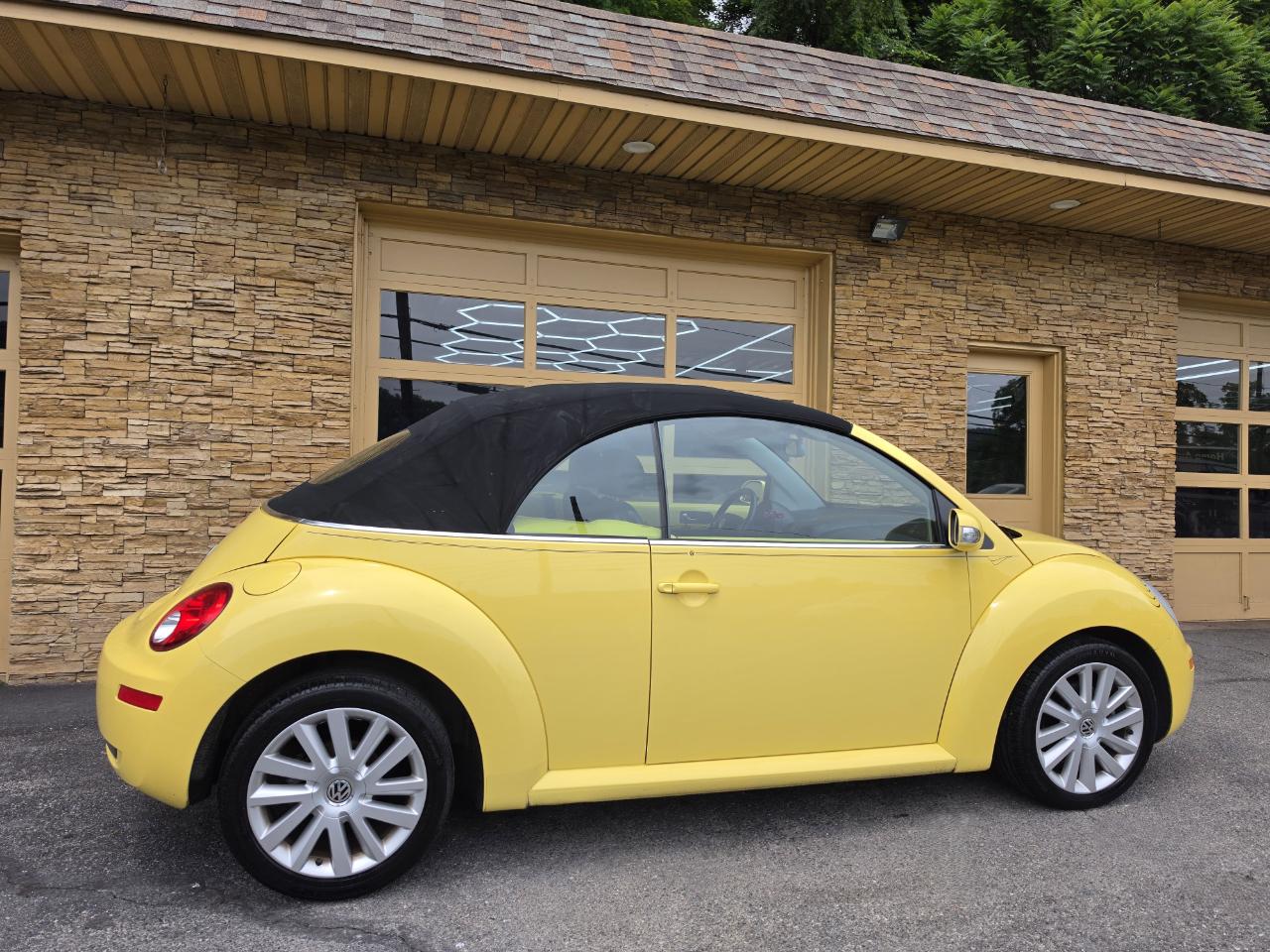 Volkswagen New Beetle SE Convertible 2008