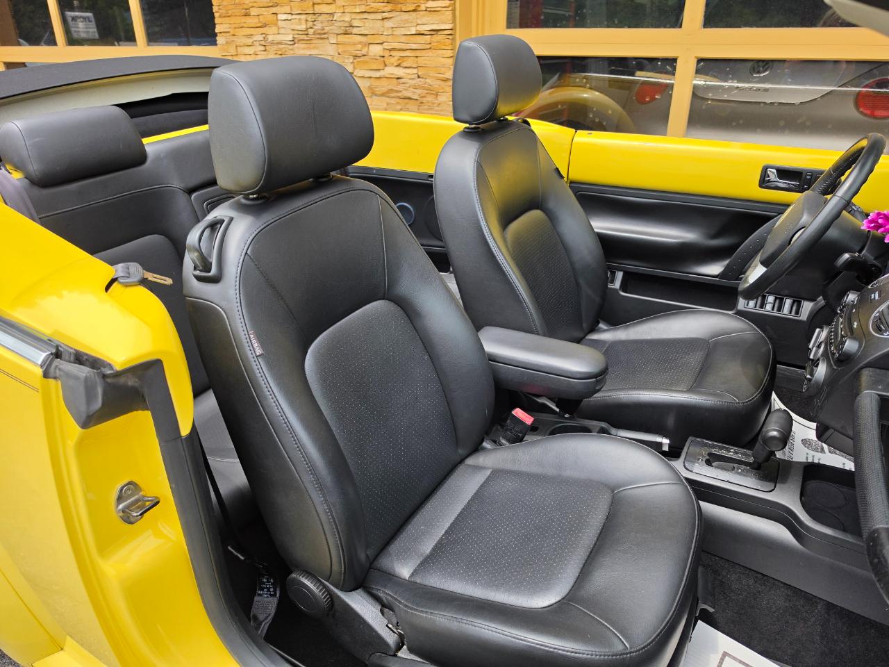 Volkswagen New Beetle SE Convertible 2008