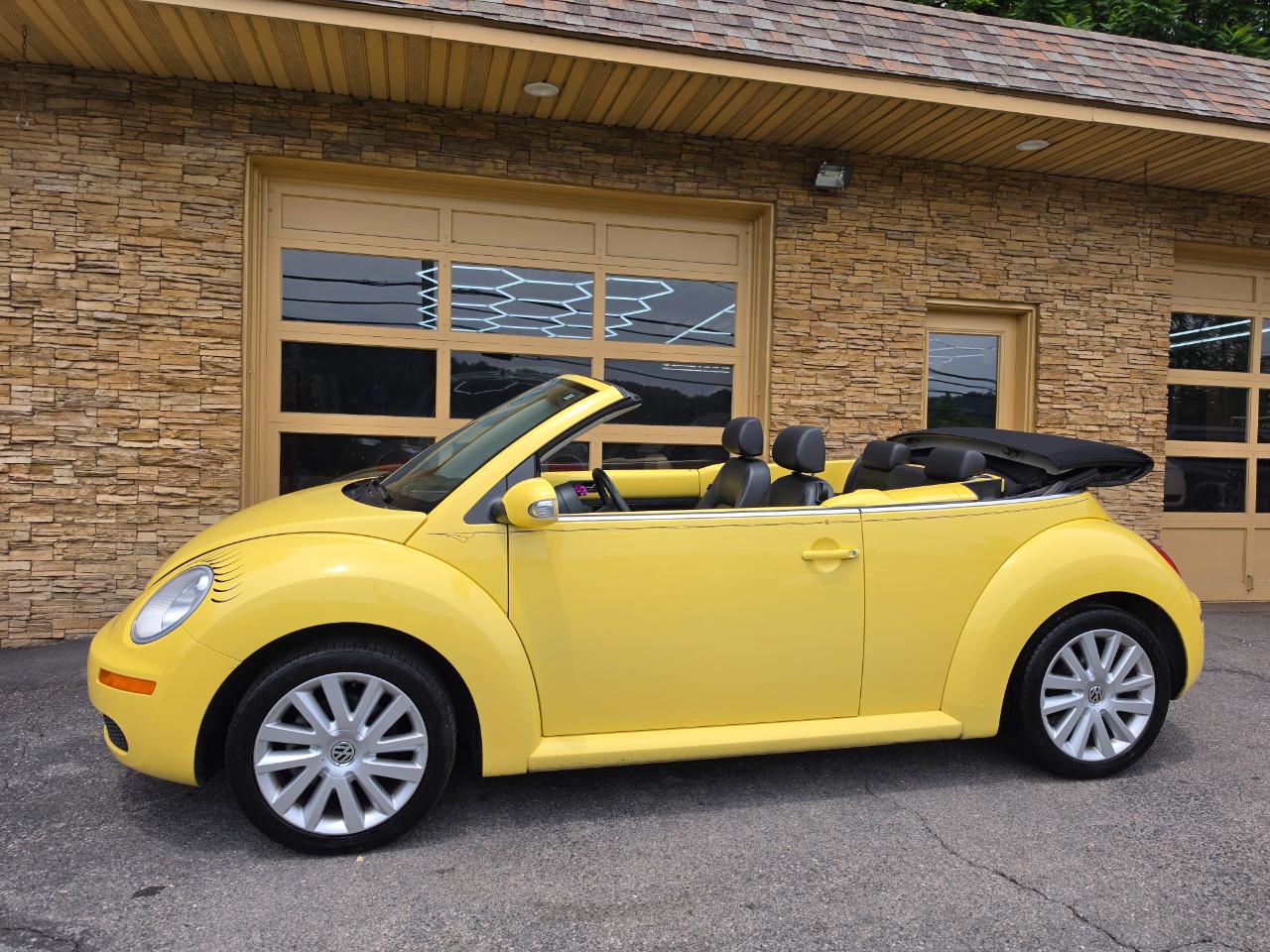 Volkswagen New Beetle SE Convertible 2008