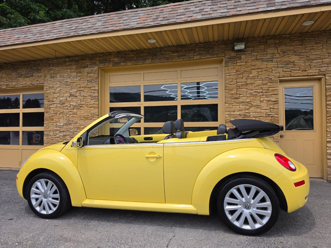Volkswagen New Beetle SE Convertible 2008