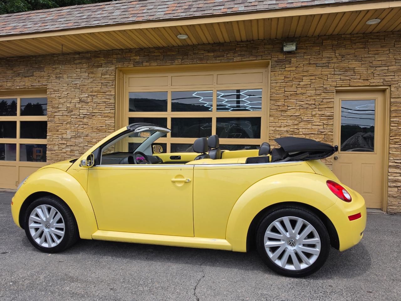Volkswagen New Beetle SE Convertible 2008