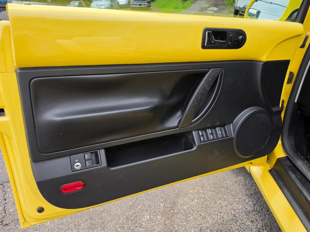 Volkswagen New Beetle SE Convertible 2008