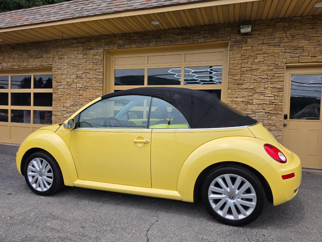 Volkswagen New Beetle SE Convertible 2008