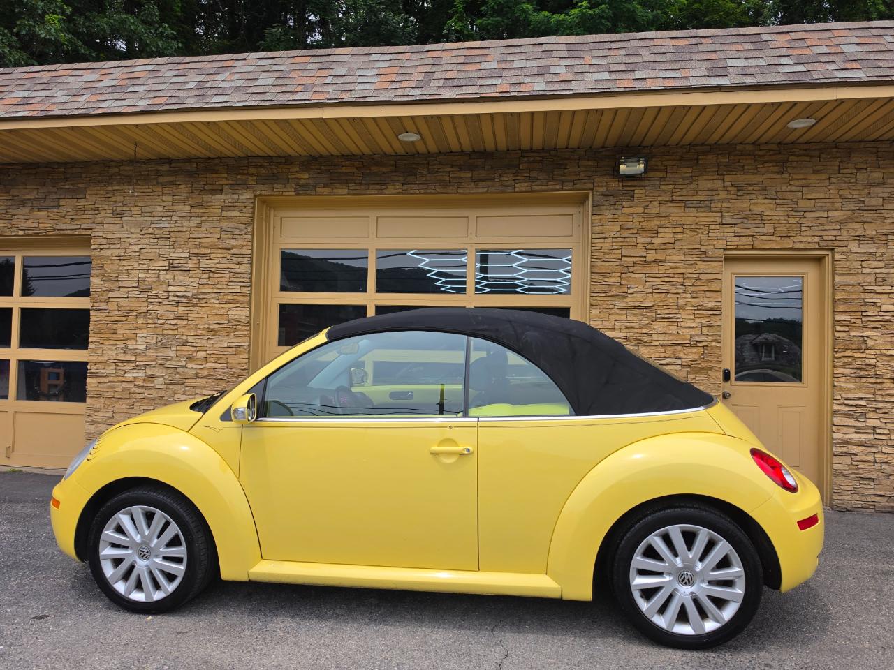 Volkswagen New Beetle SE Convertible 2008