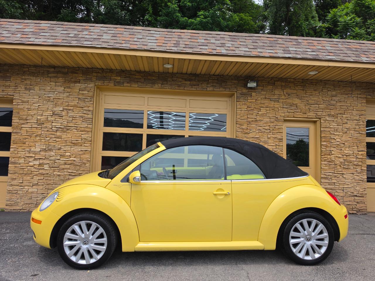 Volkswagen New Beetle SE Convertible 2008