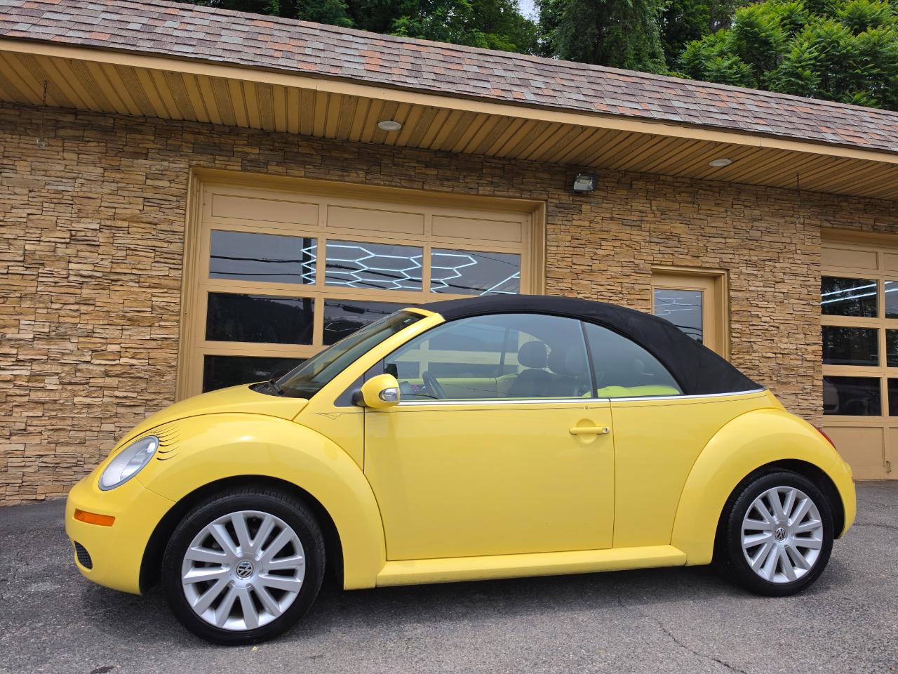 Volkswagen New Beetle SE Convertible 2008