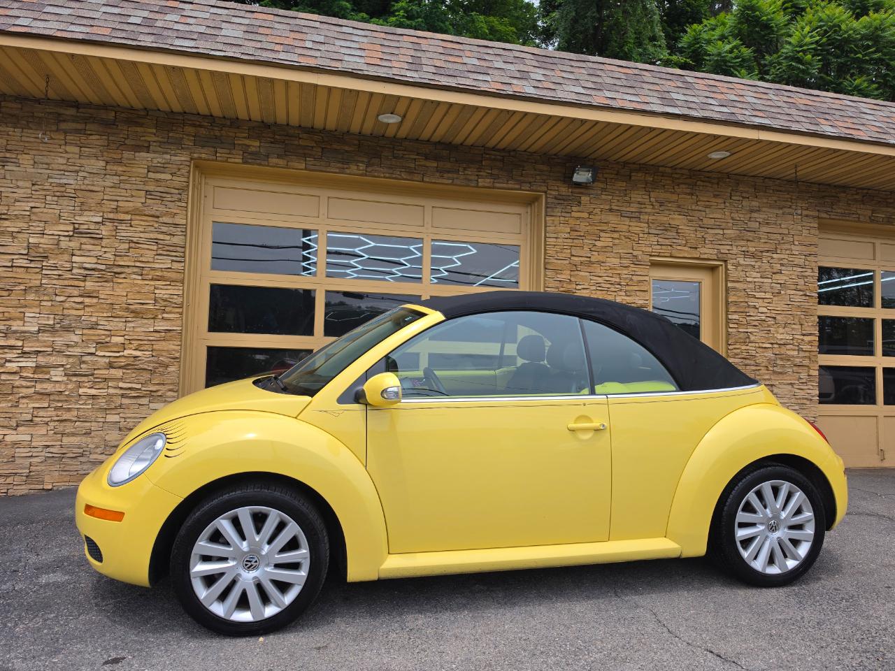 Volkswagen New Beetle SE Convertible 2008