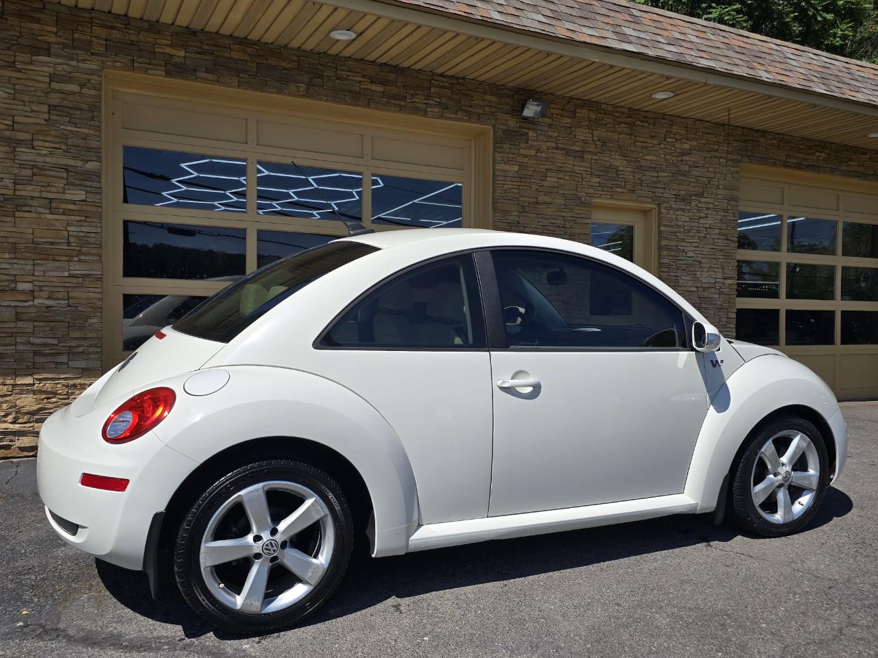 Volkswagen New Beetle  2008