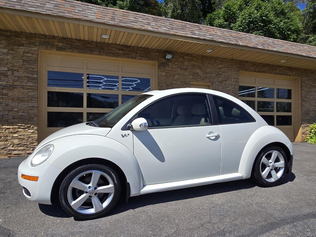 2008 Volkswagen New Beetle Triple White Coupe