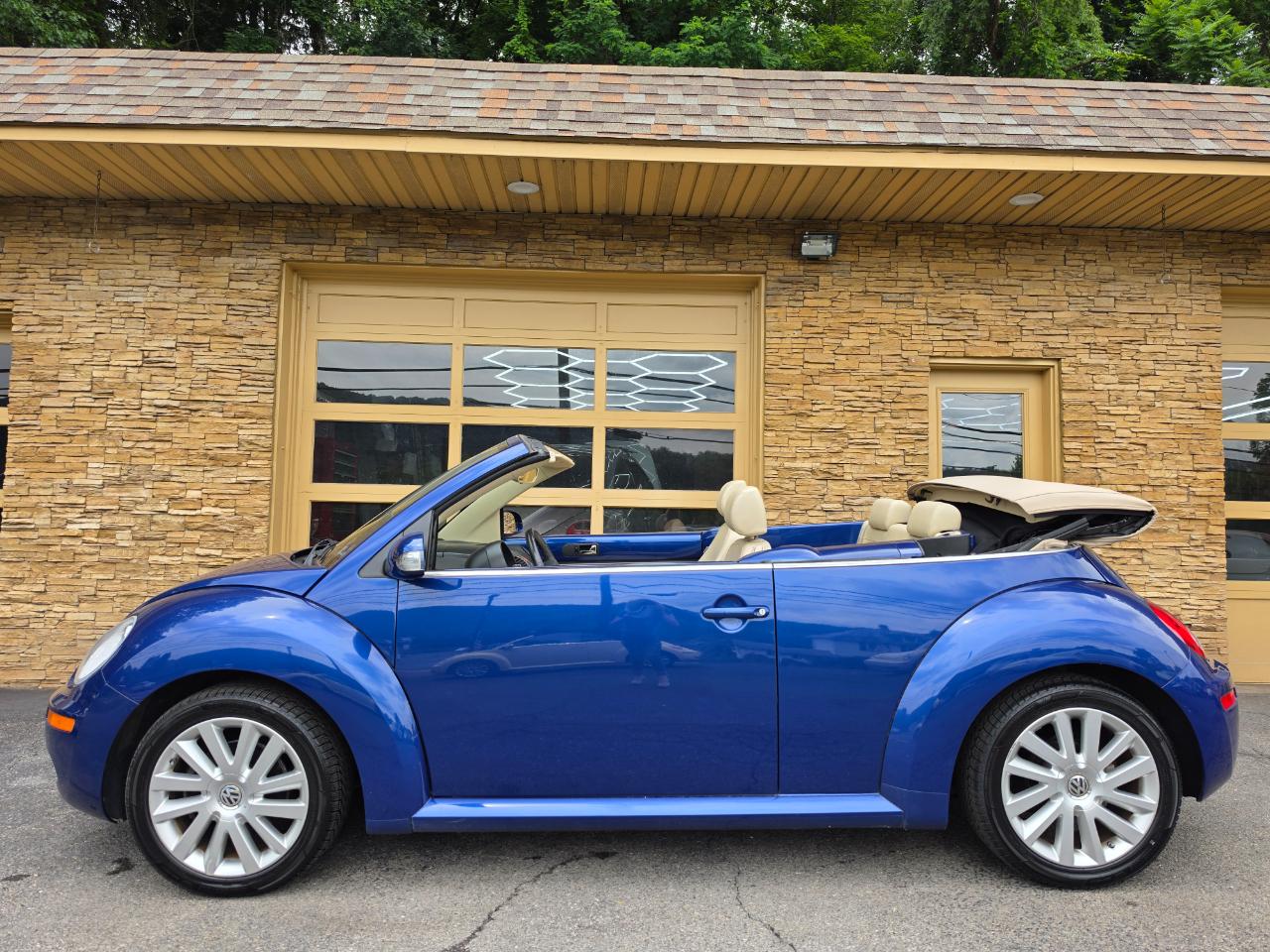 Volkswagen New Beetle SE Convertible 2008