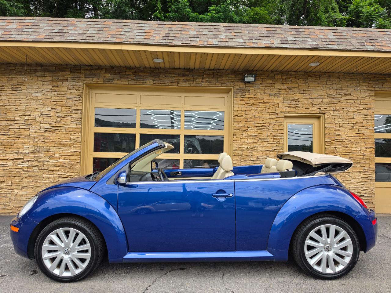 Volkswagen New Beetle SE Convertible 2008