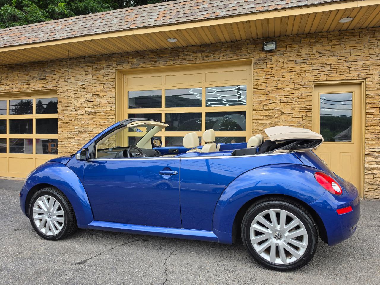 Volkswagen New Beetle SE Convertible 2008