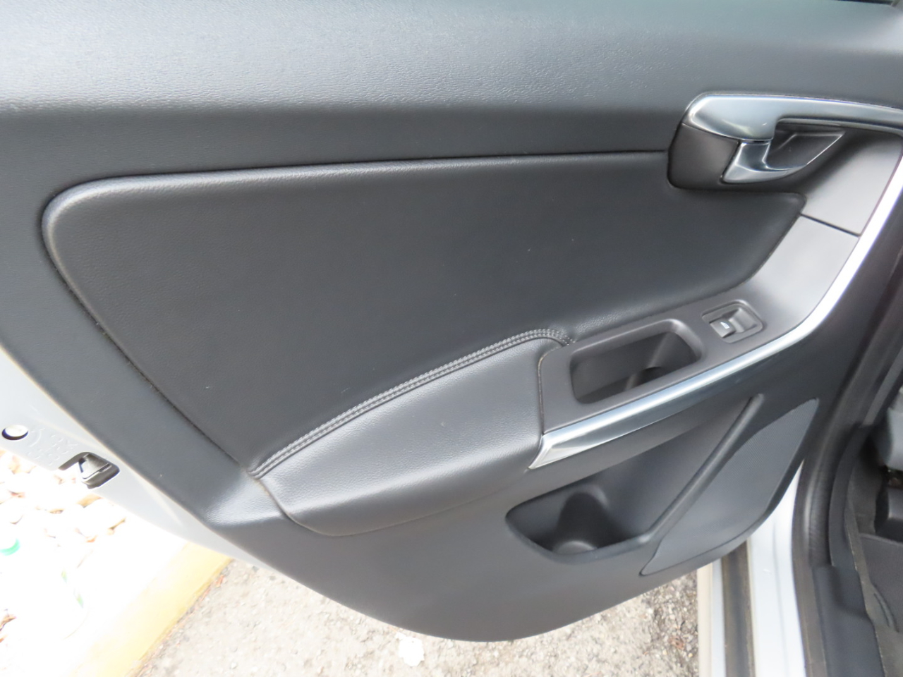 Volvo XC60 AWD 4dr T6 Drive-E 2016