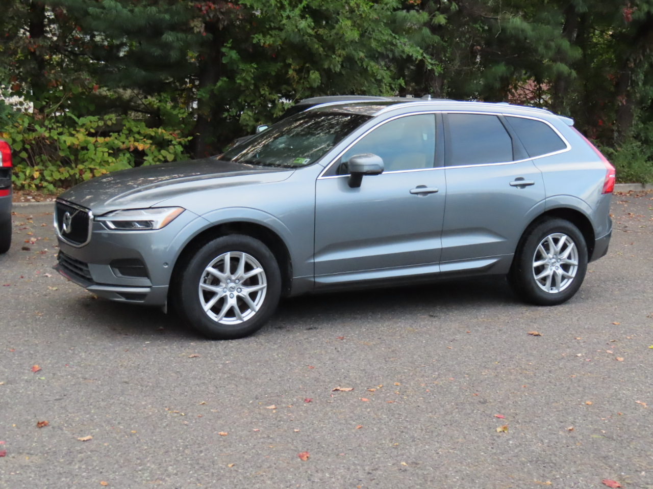 2019 Volvo XC60 T5 Momentum photo 2