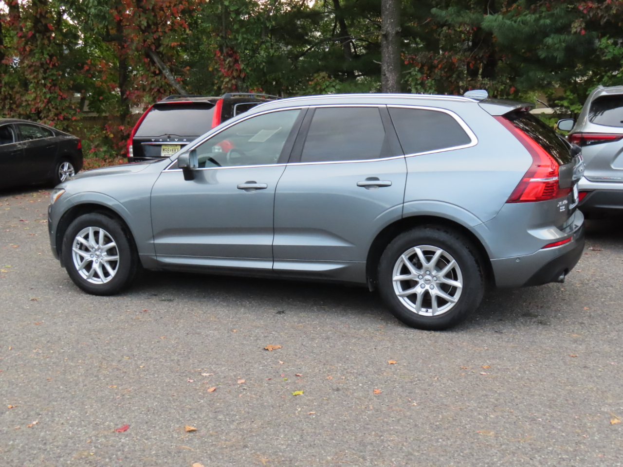 2019 Volvo XC60 T5 Momentum photo 3