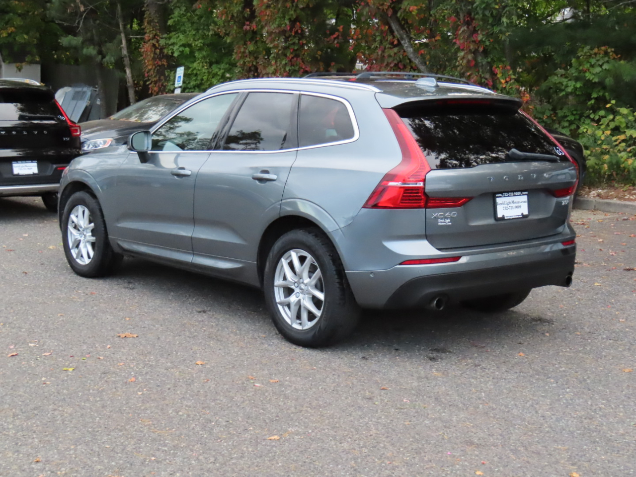 2019 Volvo XC60 T5 Momentum photo 4