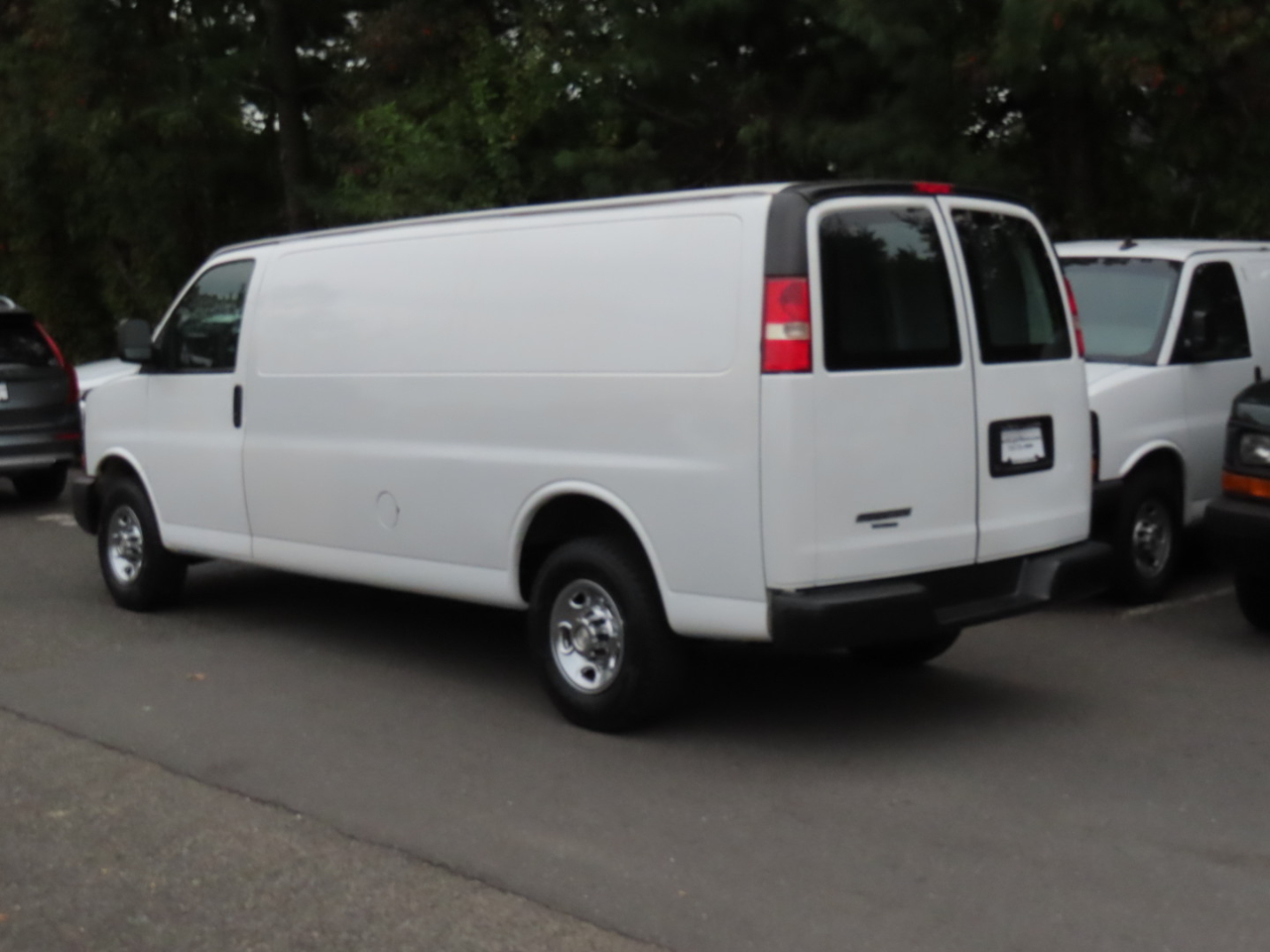 2016 Chevrolet Express 3500 Cargo photo 2