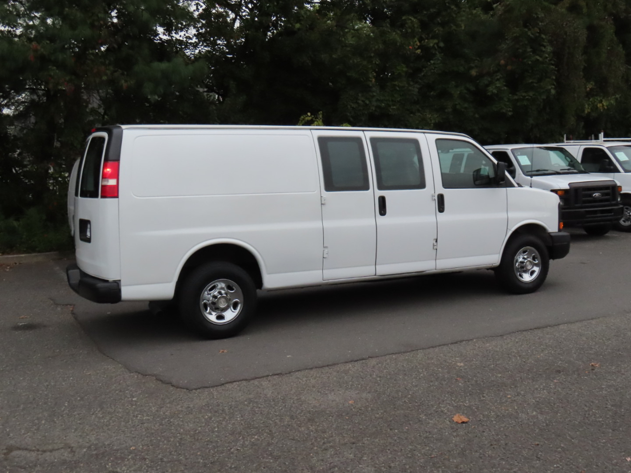 2016 Chevrolet Express 3500 Cargo photo 4