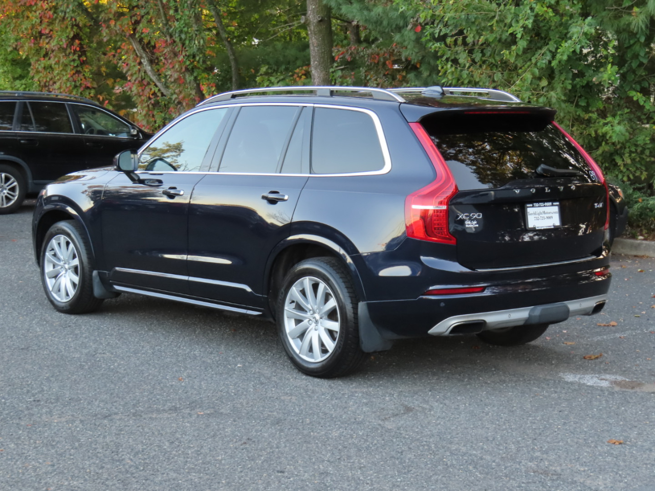 2016 Volvo XC90 T6 Momentum AWD photo 4