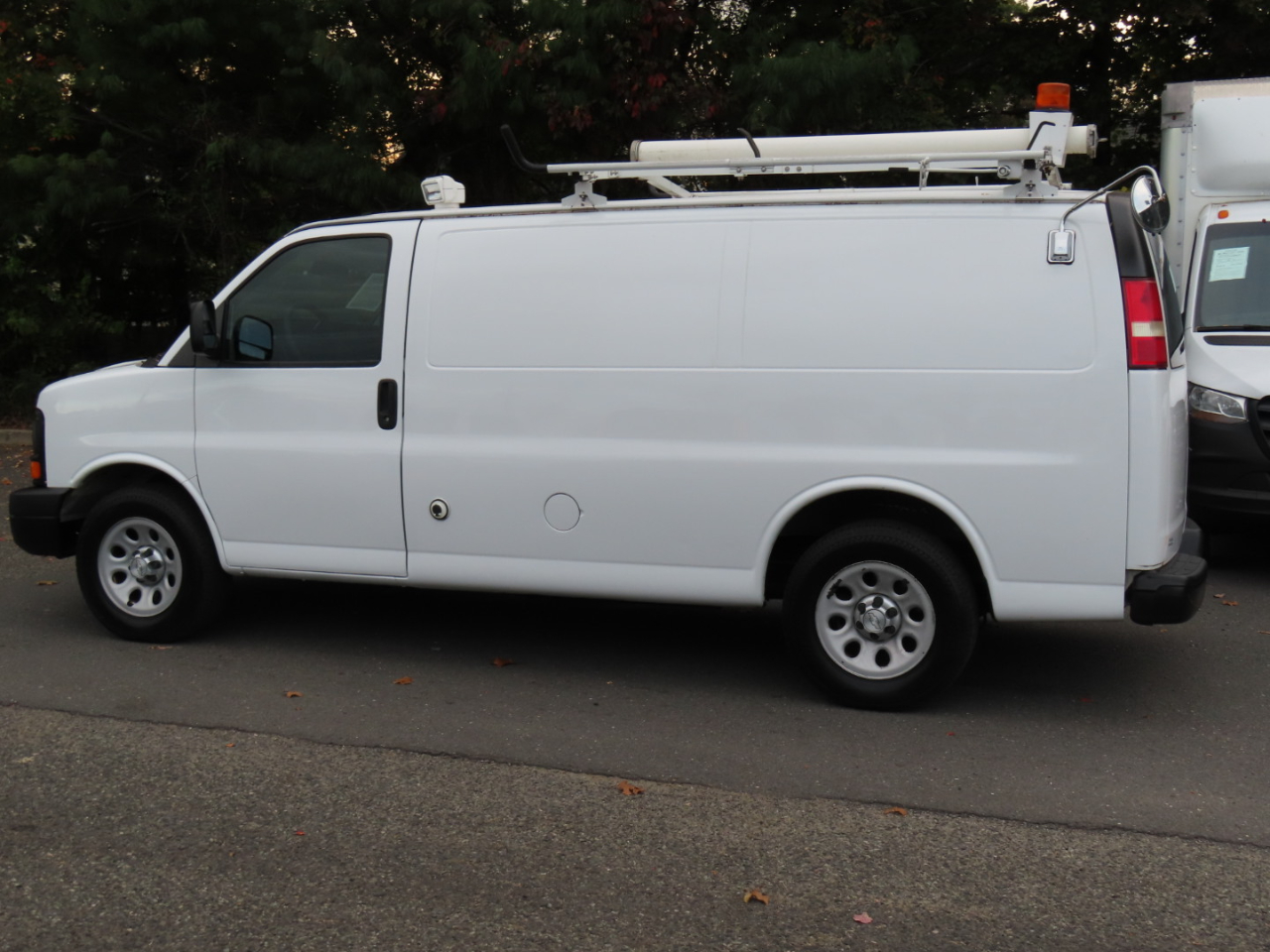 2014 Chevrolet Express 1500 Cargo photo 3