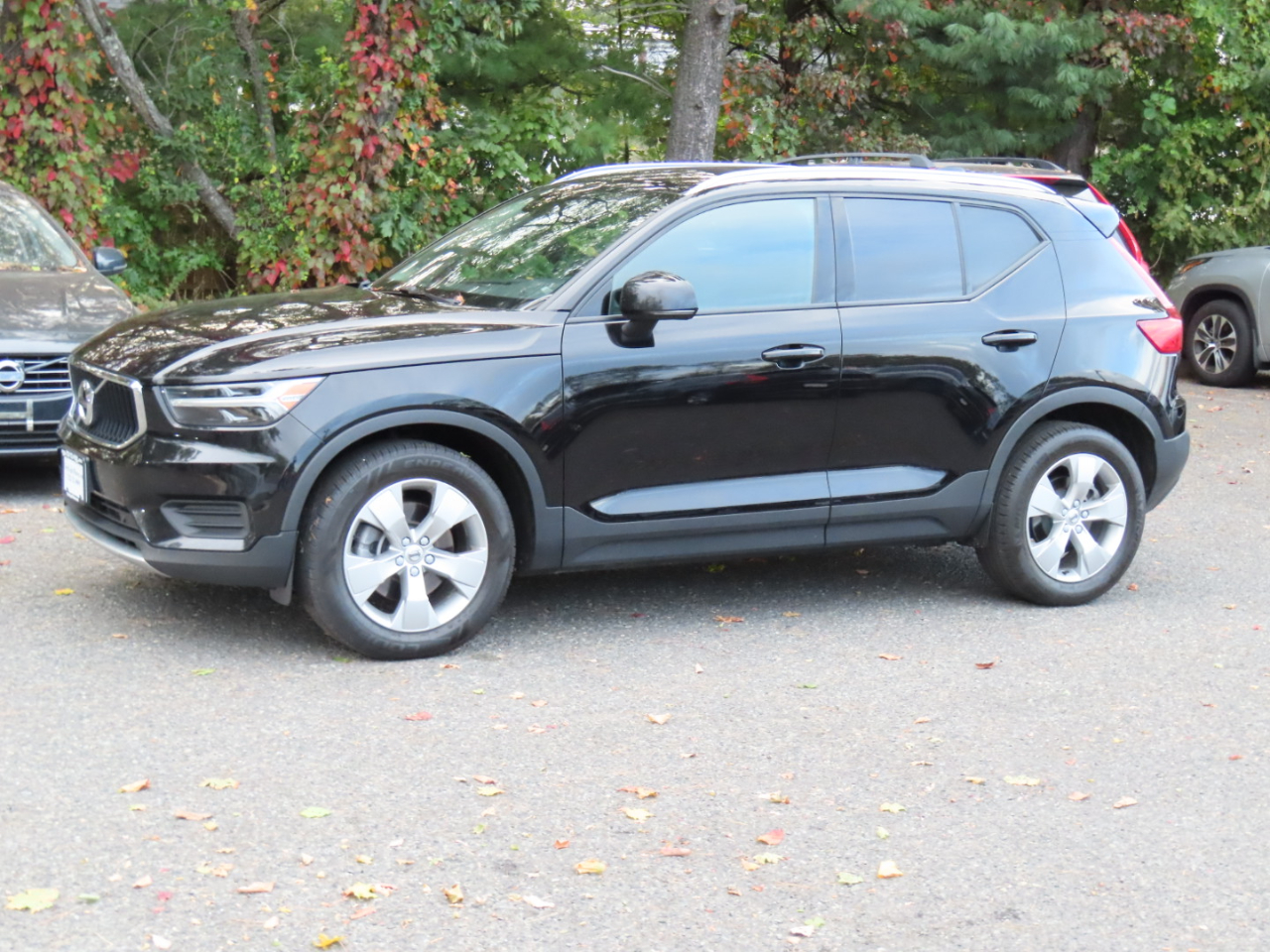 2020 Volvo XC40 T5 Momentum AWD photo 2