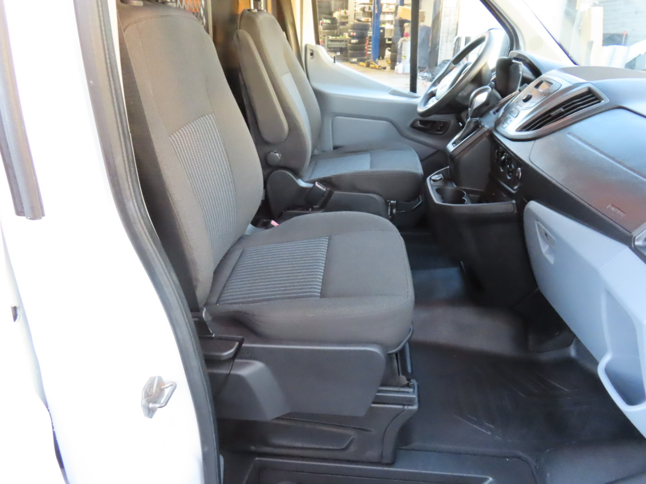 Ford Transit T-250 130" Low Rf 9000 GVWR Sliding RH Dr 2018