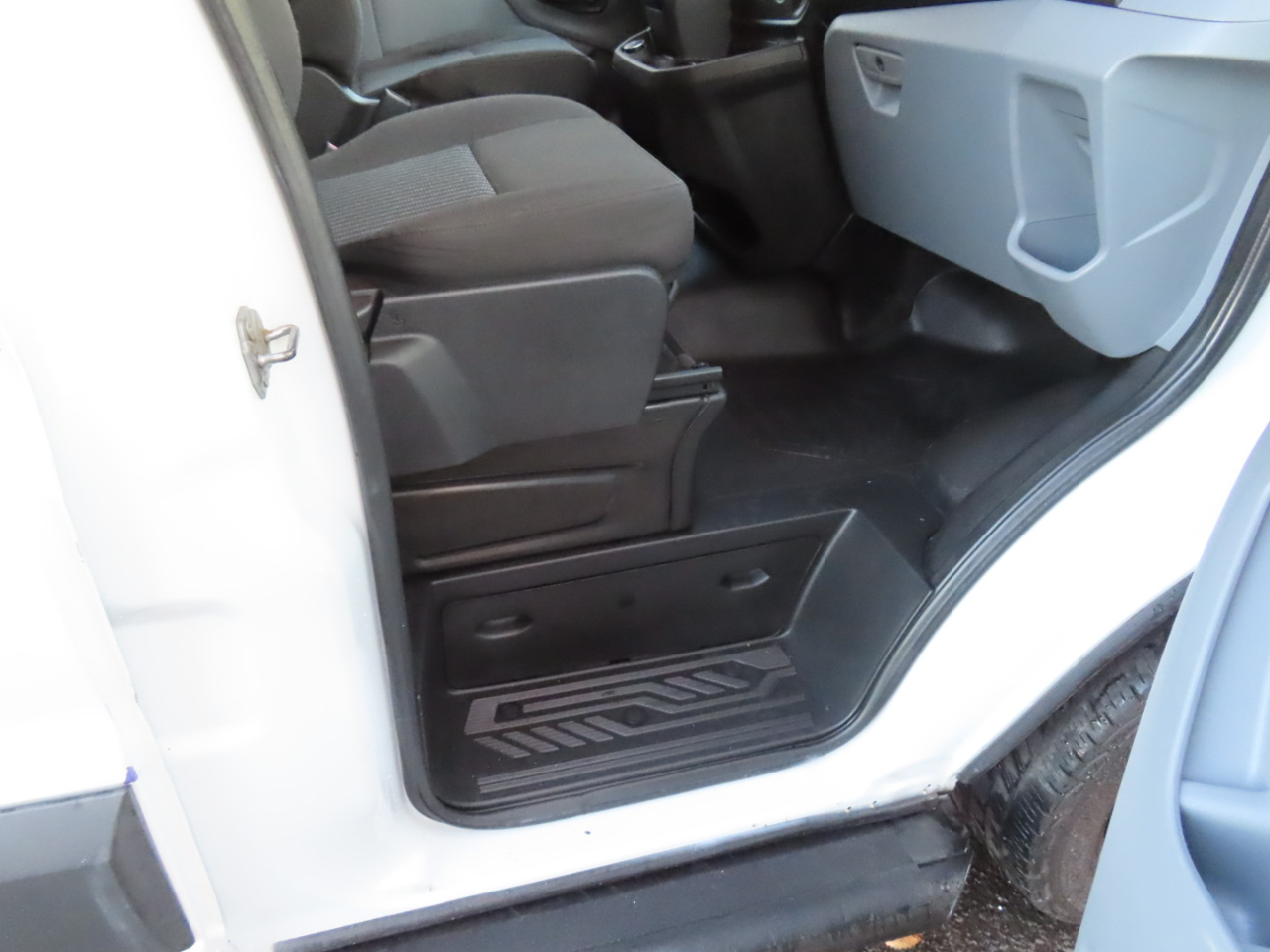 Ford Transit T-250 130" Low Rf 9000 GVWR Sliding RH Dr 2018