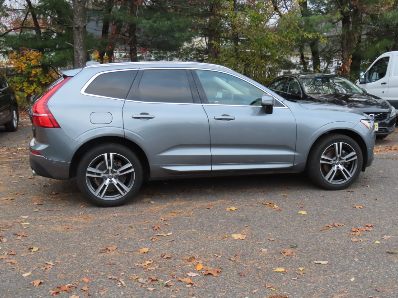 2019 Volvo XC60 T6 Momentum photo 3