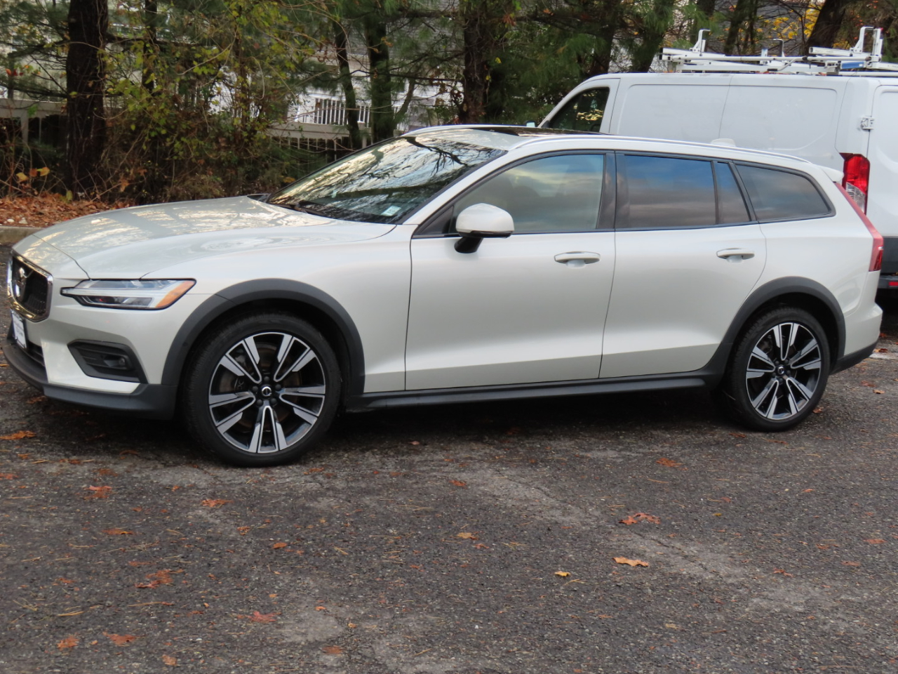 2021 Volvo V60 Momentum Cross Country T5 AWD photo 2