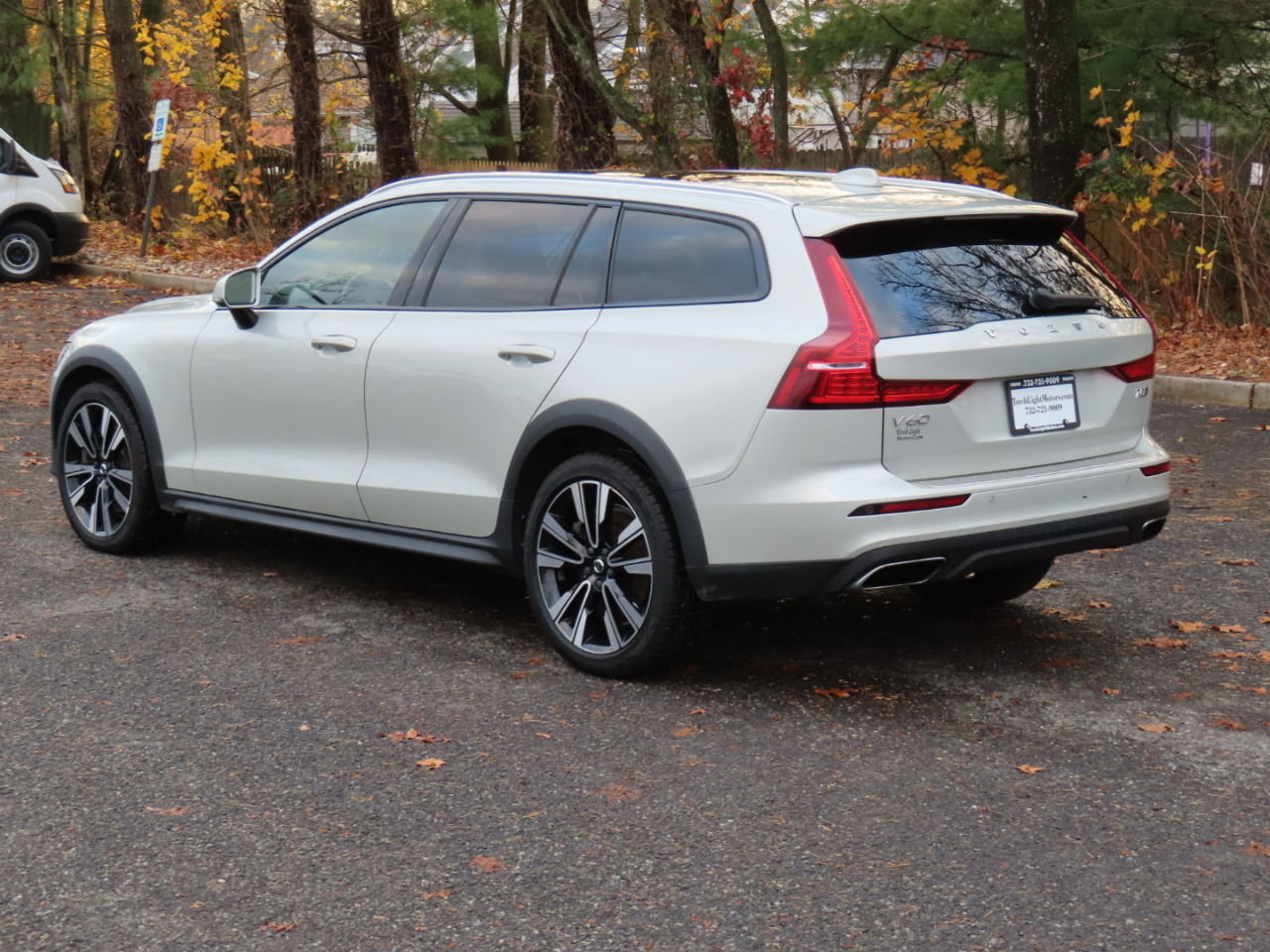 2021 Volvo V60 Momentum Cross Country T5 AWD photo 4