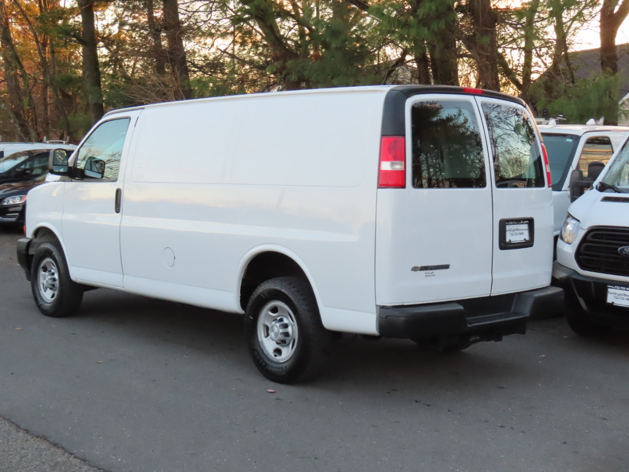 Chevrolet Express Cargo Van RWD 3500 135" 2017