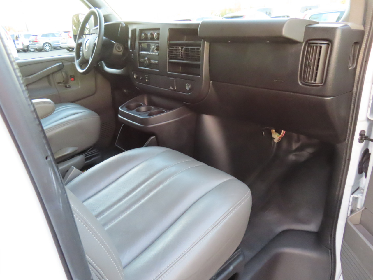 Chevrolet Express Cargo Van RWD 3500 135" 2017