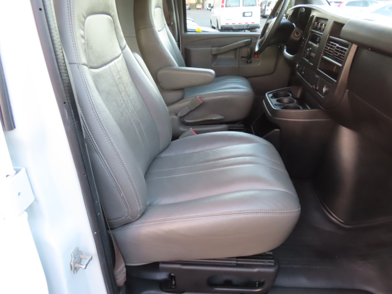 Chevrolet Express Cargo Van RWD 3500 135" 2017