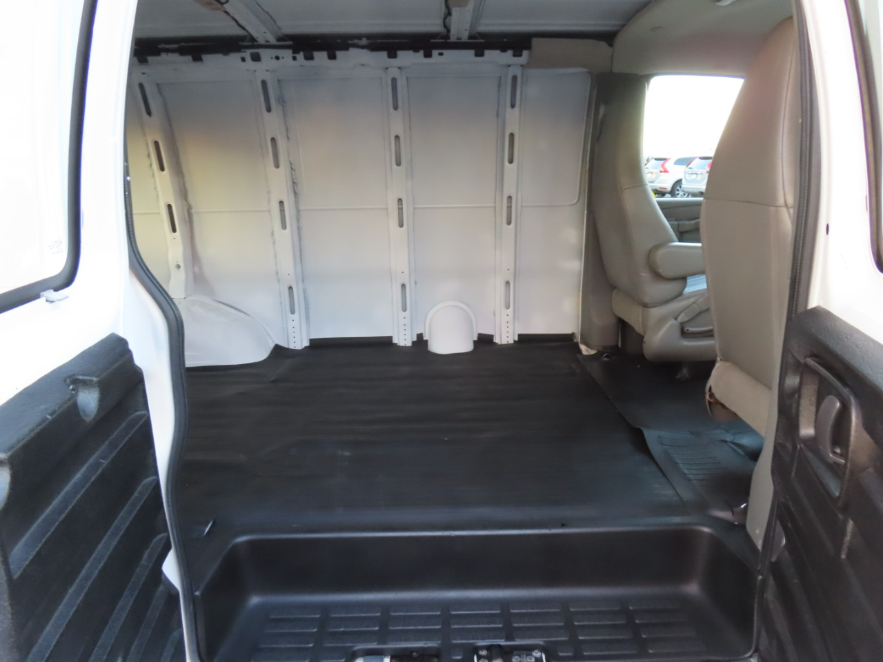 Chevrolet Express Cargo Van RWD 3500 135" 2017