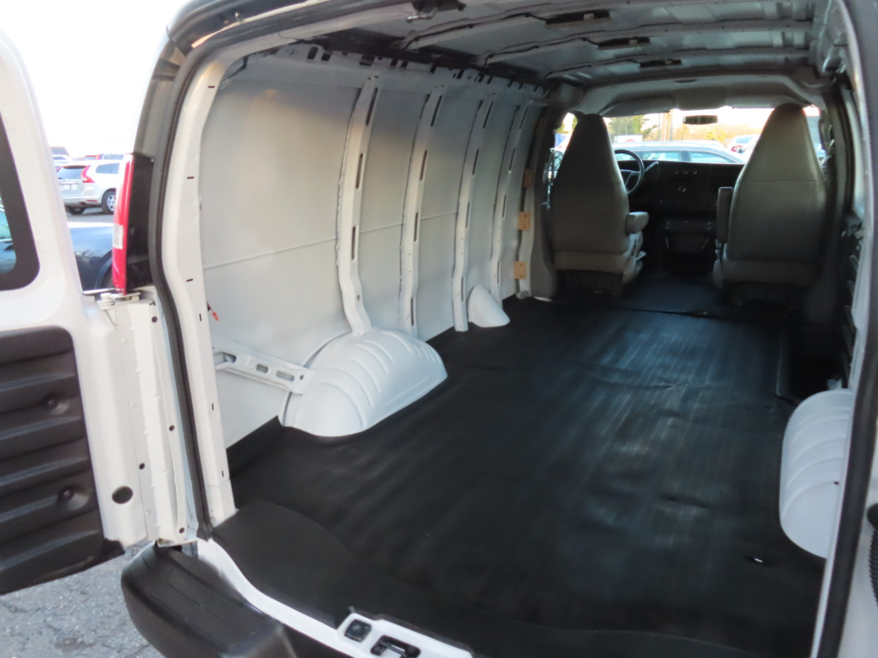 Chevrolet Express Cargo Van RWD 3500 135" 2017