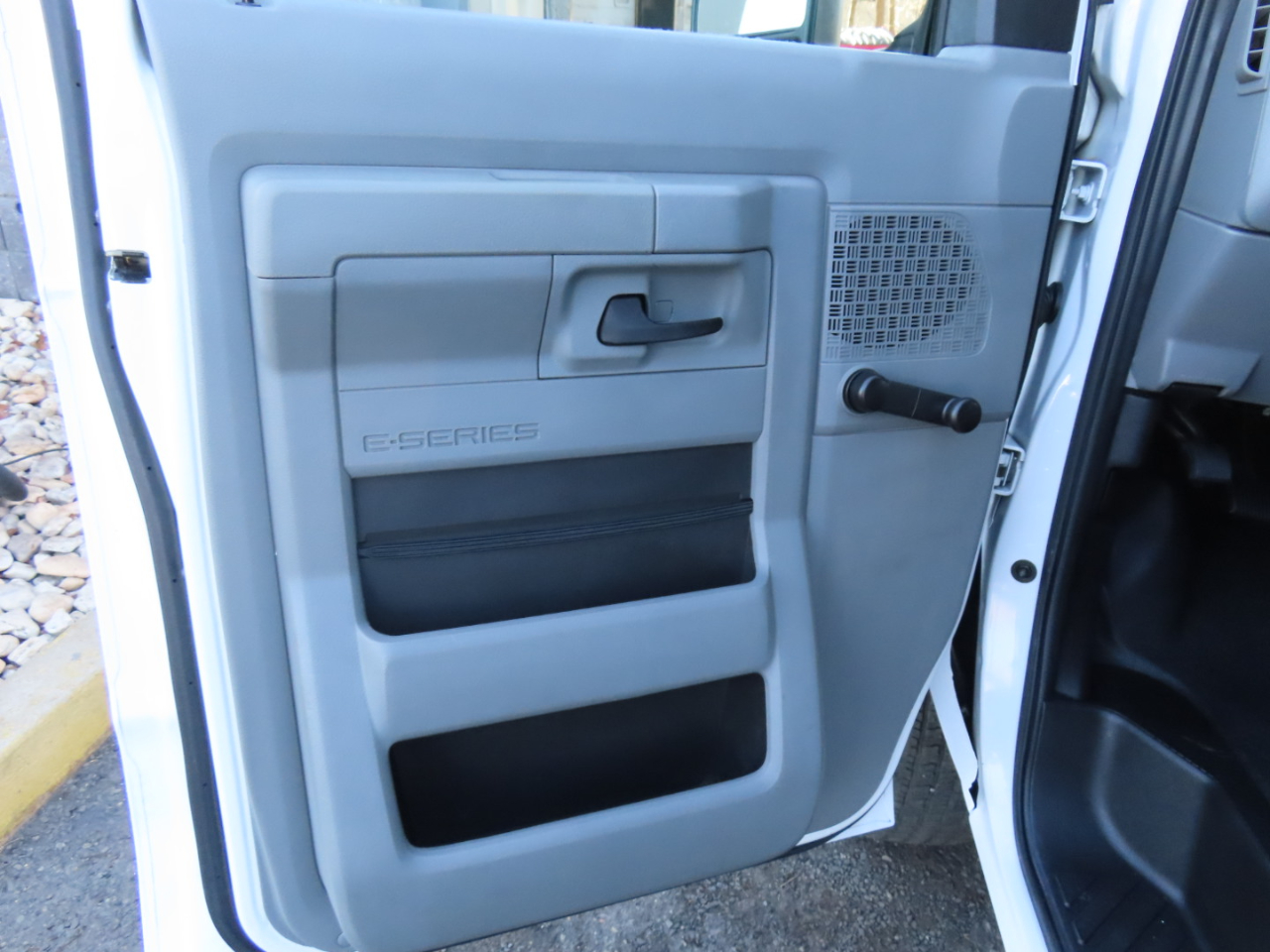 Ford Econoline Cargo Van E-250 2013