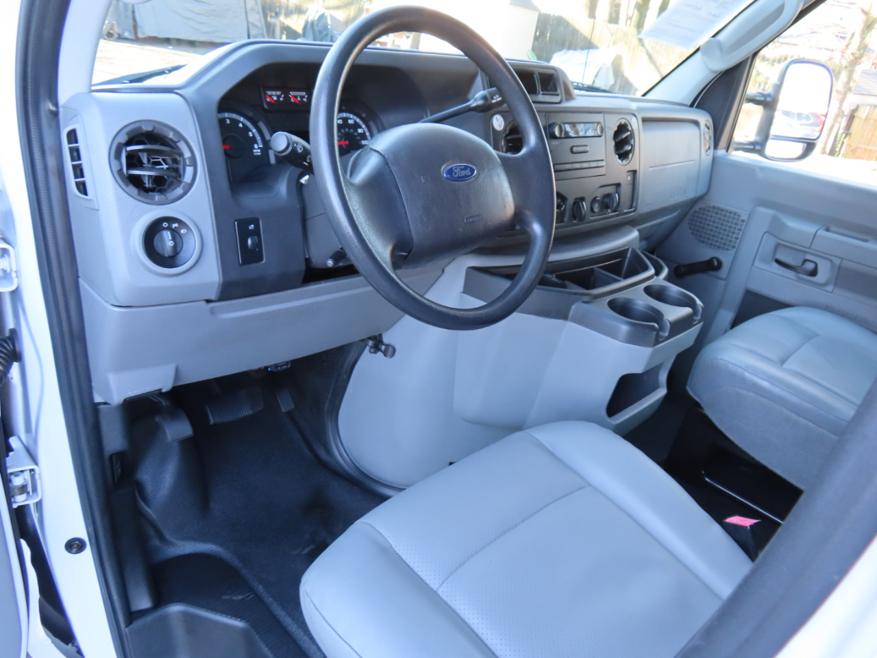 Ford Econoline Cargo Van E-250 2013