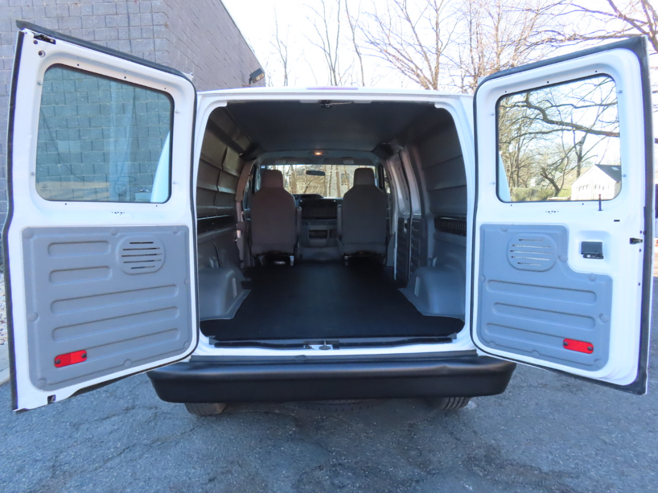 Ford Econoline Cargo Van E-250 2013