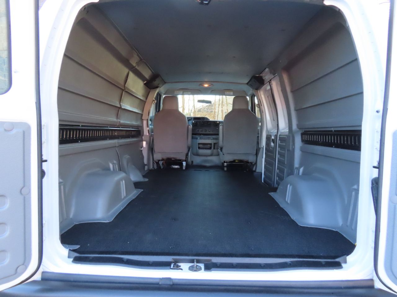 Ford Econoline Cargo Van E-250 2013